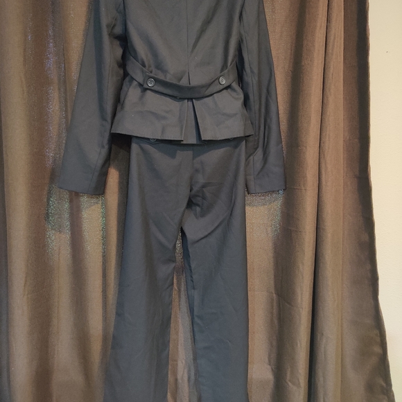 Suit - Picture 4 of 5